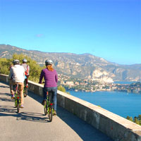 Bay of Villefranche w cyclists